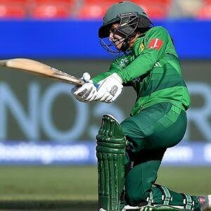 Pakistan's Javeria Khan plays a shot during the Twenty20 women's World Cup cricket match between South Africa and Pakistan in Sydney on March 1, 2020. (Photo by Saeed KHAN / AFP) / -- IMAGE RESTRICTED TO EDITORIAL USE - STRICTLY NO COMMERCIAL USE --